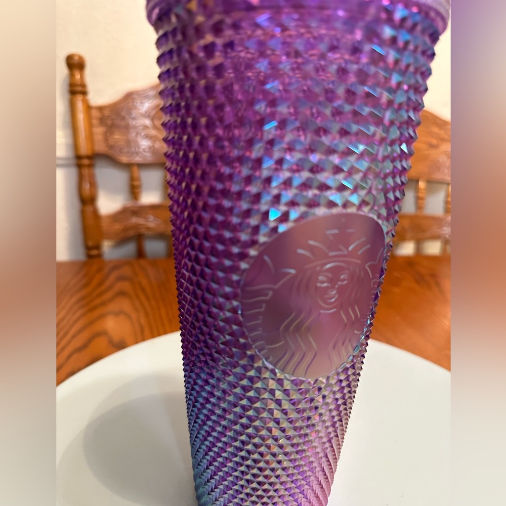 Starbucks studded 24 ounce cold cup Tumbler ￼
overseas release ￼
